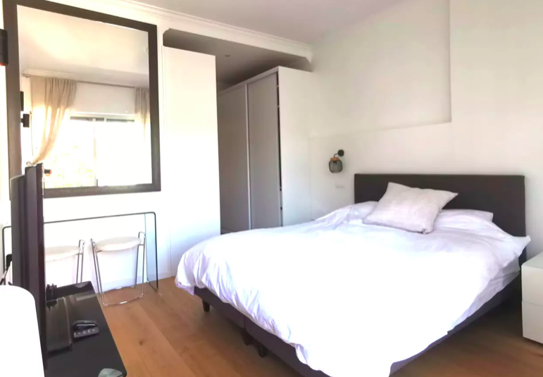 MEUBLÉ – 2 chambres – 80 m2 – Paris 16ème – Rue de la Tour – Balcon – 3ème étage ascenseur – Loyer charges comprises : 3.000 euros