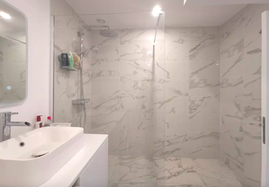 MEUBLÉ – 2 chambres – 80 m2 – Paris 16ème – Rue de la Tour – Balcon – 3ème étage ascenseur – Loyer charges comprises : 3.000 euros