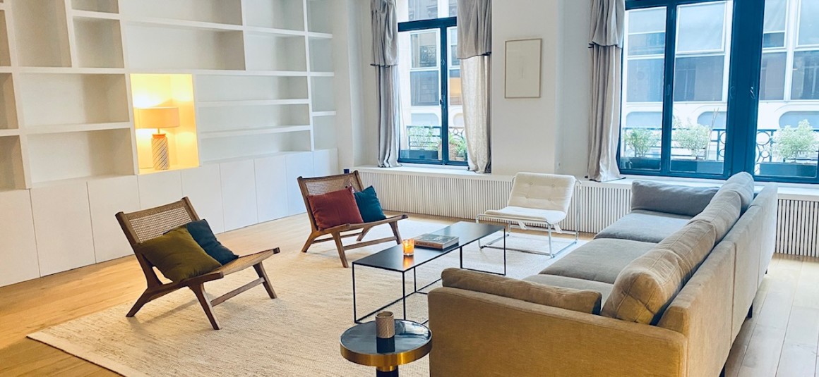 MEUBLÉ grand standing – 4 chambres – Paris 8ème – Marché Treilhard / Parc Monceau – 233 m2 – 1er étage avec ascenseur – Loyer charges comprises : 6.450 euros (chauffage compris et internet)