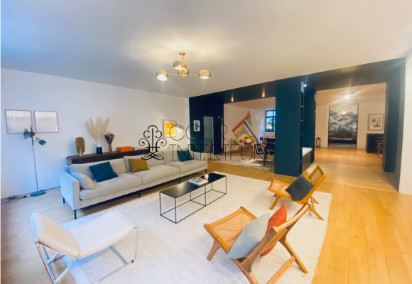 MEUBLÉ grand standing – 4 chambres – Paris 8ème – Marché Treilhard / Parc Monceau – 233 m2 – 1er étage avec ascenseur – Loyer charges comprises : 6.450 euros (chauffage compris et internet)
