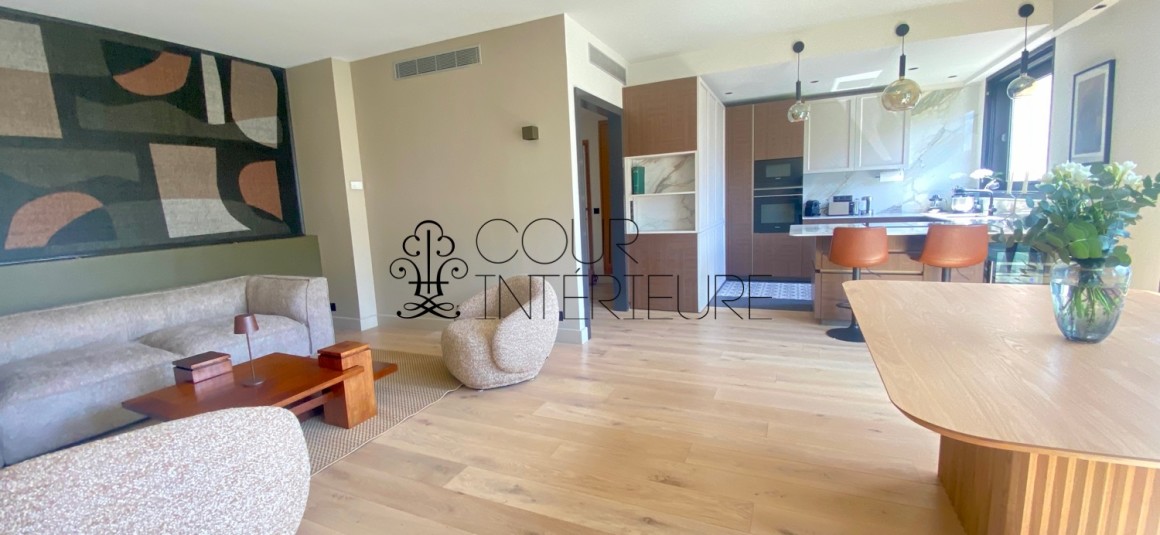MEUBLÉ – Réfection totale Standing – 3 chambres – 92 Neuilly sur Seine – Pont de Neuilly – 110 m2 – Balcon filant – Climatisation – 3ème étage ascenseur – Loyer charges comprises : 4.100 euros (poss parking en sous-sol en sus)