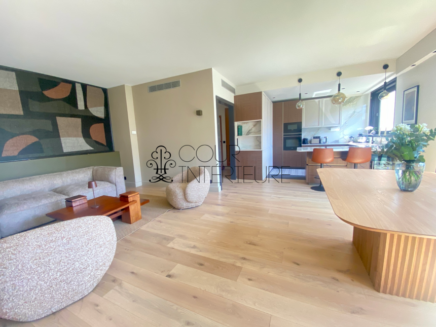 MEUBLÉ – Réfection totale Standing – 3 chambres – 92 Neuilly sur Seine – Pont de Neuilly – 110 m2 – Balcon filant – Climatisation – 3ème étage ascenseur – Loyer charges comprises : 4.100 euros (poss parking en sous-sol en sus)