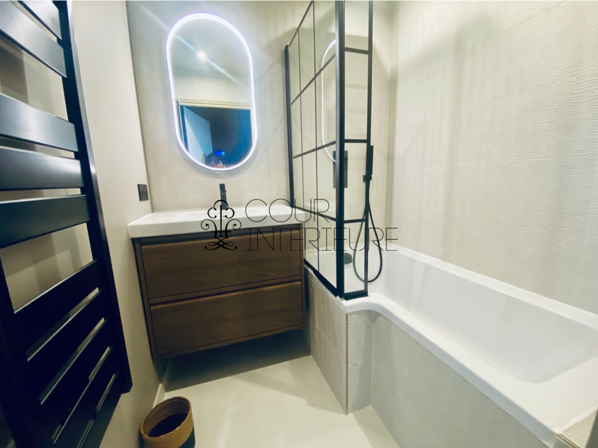 MEUBLÉ – Réfection totale Standing – 3 chambres – 92 Neuilly sur Seine – Pont de Neuilly – 110 m2 – Balcon filant – Climatisation – 3ème étage ascenseur – Loyer charges comprises : 4.100 euros (poss parking en sous-sol en sus)