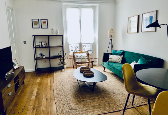MEUBLÉ – Rénovation totale récente –  1 chambre – 44 m2 – Paris 7ème – Rue Saint Dominique (Gros Caillou) – 4e étage avec ascenseur – Loyer charges comprises : 2.100 €