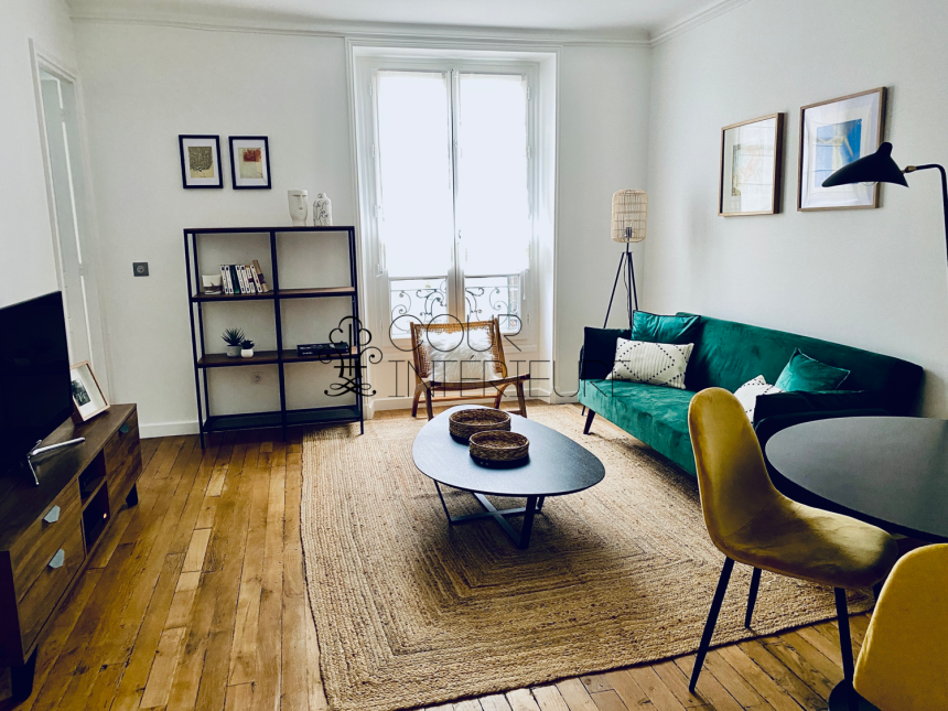 MEUBLÉ – Rénovation totale récente –  1 chambre – 44 m2 – Paris 7ème – Rue Saint Dominique (Gros Caillou) – 4e étage avec ascenseur – Loyer charges comprises : 2.100 €
