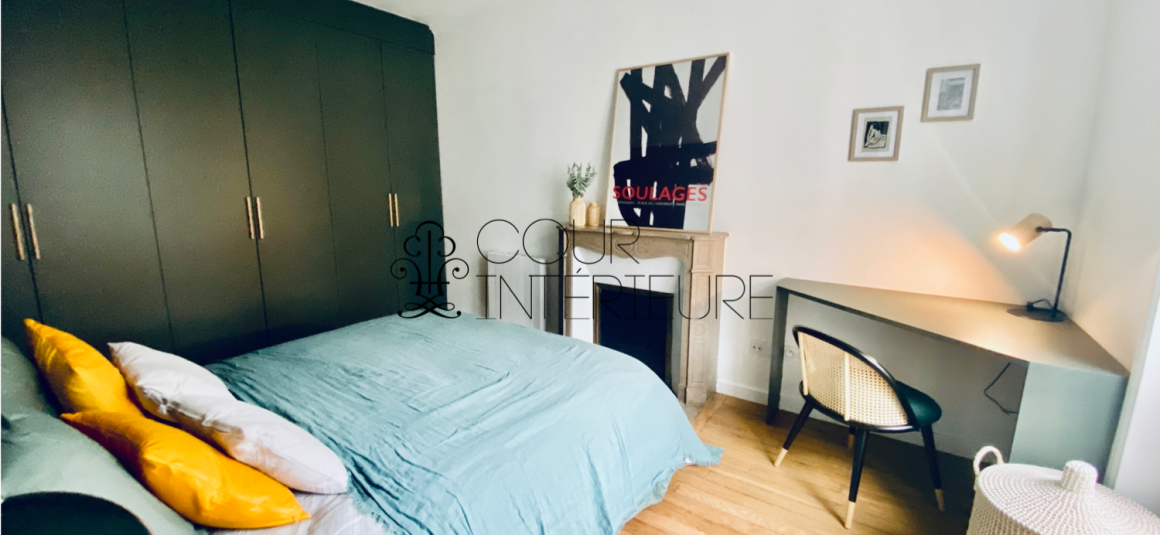 MEUBLÉ – Rénovation totale récente –  1 chambre – 44 m2 – Paris 7ème – Rue Saint Dominique (Gros Caillou) – 4e étage avec ascenseur – Loyer charges comprises : 2.100 €