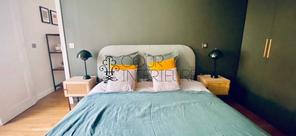 MEUBLÉ – Rénovation totale récente –  1 chambre – 44 m2 – Paris 7ème – Rue Saint Dominique (Gros Caillou) – 4e étage avec ascenseur – Loyer charges comprises : 2.100 €