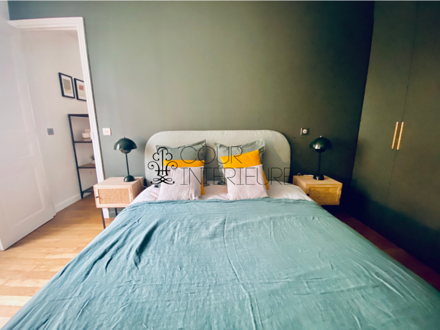 MEUBLÉ – Rénovation totale récente –  1 chambre – 44 m2 – Paris 7ème – Rue Saint Dominique (Gros Caillou) – 4e étage avec ascenseur – Loyer charges comprises : 2.100 €