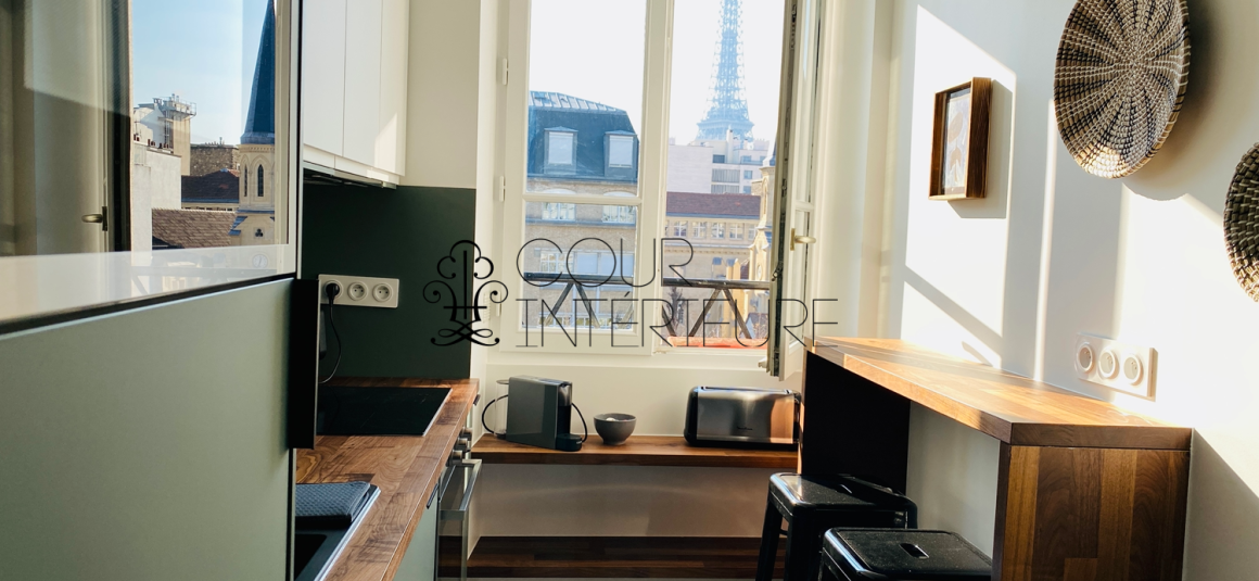MEUBLÉ – Rénovation totale récente –  1 chambre – 44 m2 – Paris 7ème – Rue Saint Dominique (Gros Caillou) – 4e étage avec ascenseur – Loyer charges comprises : 2.100 €