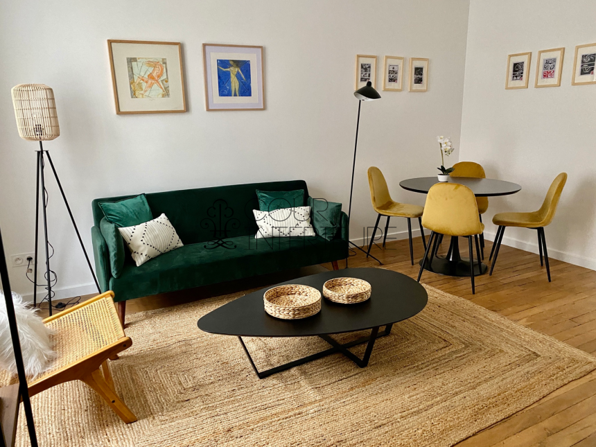 MEUBLÉ – Rénovation totale récente –  1 chambre – 44 m2 – Paris 7ème – Rue Saint Dominique (Gros Caillou) – 4e étage avec ascenseur – Loyer charges comprises : 2.100 €