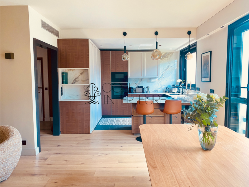 MEUBLÉ – Réfection totale Standing – 3 chambres – 92 Neuilly sur Seine – Pont de Neuilly – 110 m2 – Balcon filant – Climatisation – 3ème étage ascenseur – Loyer charges comprises : 4.100 euros (poss parking en sous-sol en sus)