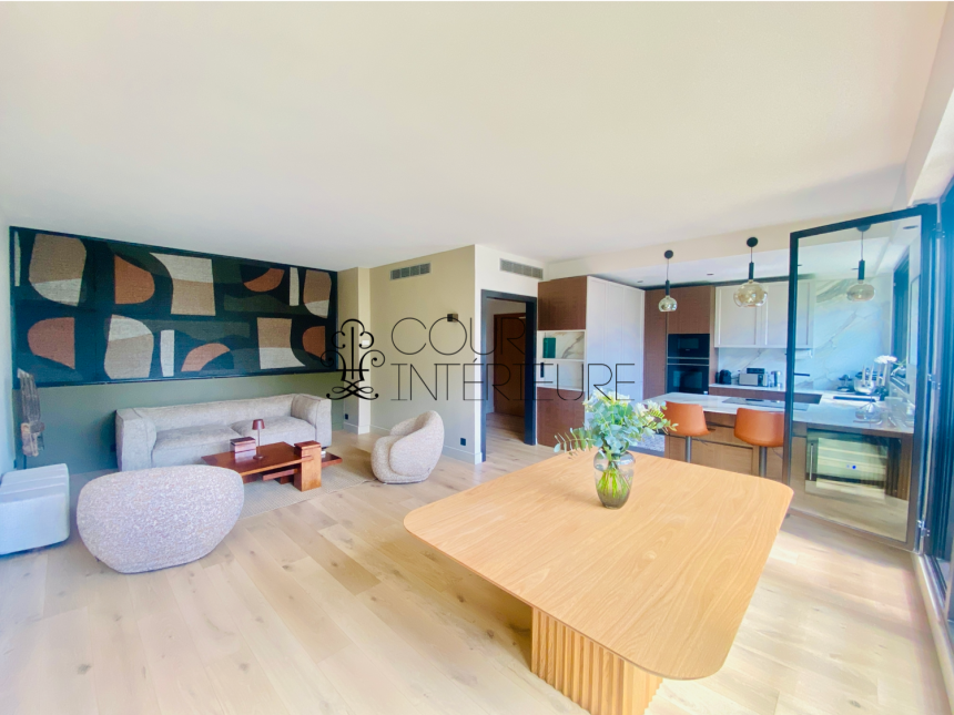 MEUBLÉ – Réfection totale Standing – 3 chambres – 92 Neuilly sur Seine – Pont de Neuilly – 110 m2 – Balcon filant – Climatisation – 3ème étage ascenseur – Loyer charges comprises : 4.100 euros (poss parking en sous-sol en sus)
