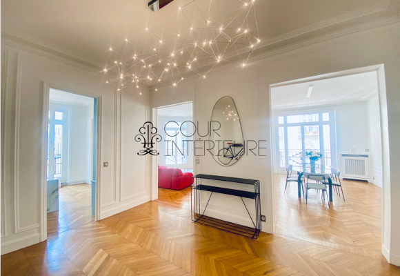 MEUBLÉ – 5 chambres – Paris 16ème – 220 m2 – Rue Cortambert – 3ème étage avec ascenseur – Loyer charges comprises : 10.100 euros (chauffage collectif)