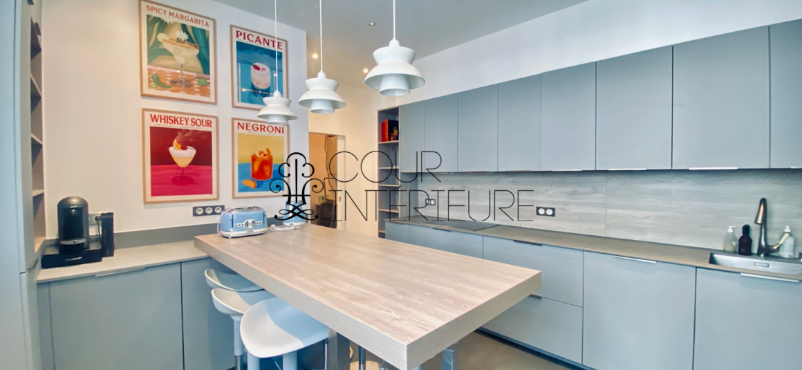 MEUBLÉ – 5 chambres – Paris 16ème – 220 m2 – Rue Cortambert – 3ème étage avec ascenseur – Loyer charges comprises : 9.500 euros (chauffage collectif)