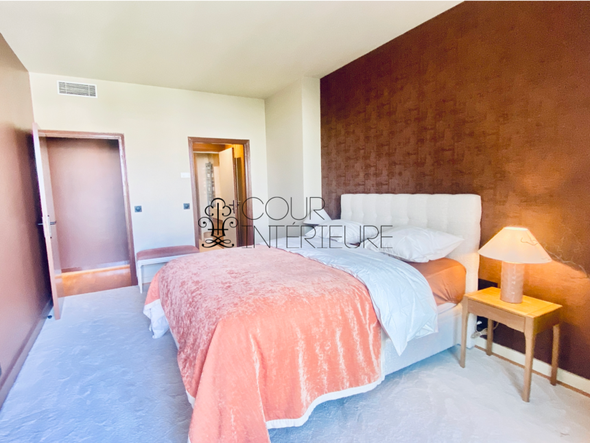 MEUBLÉ – Réfection totale Standing – 3 chambres – 92 Neuilly sur Seine – Pont de Neuilly – 110 m2 – Balcon filant – Climatisation – 3ème étage ascenseur – Loyer charges comprises : 4.100 euros (poss parking en sous-sol en sus)