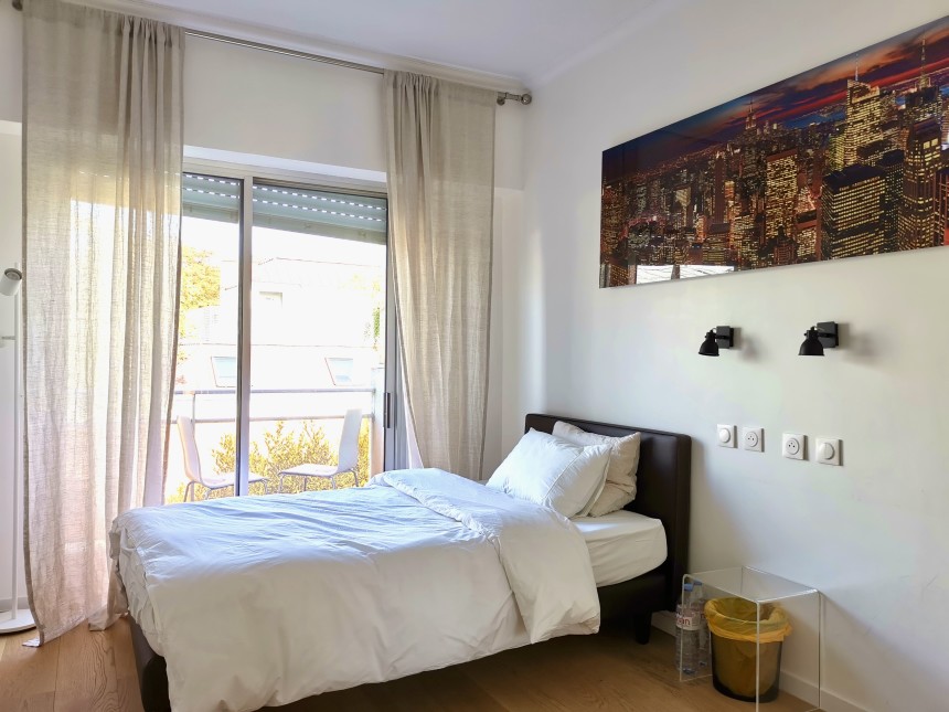 MEUBLÉ – 2 chambres – 80 m2 – Paris 16ème – Rue de la Tour – Balcon – 3ème étage ascenseur – Loyer charges comprises : 3.000 euros
