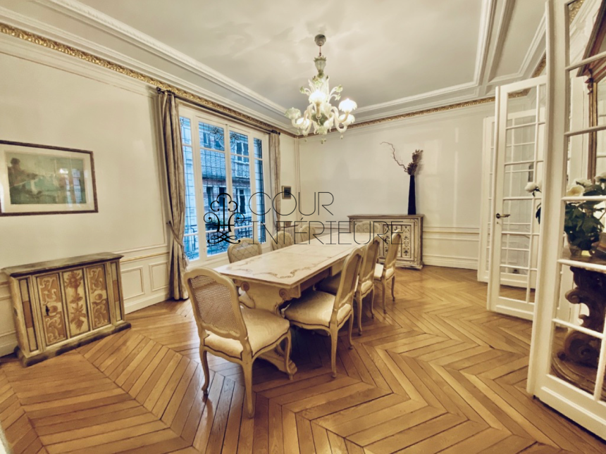MEUBLÉ – 6/7 Pièces – Paris 17ème – Rue Pierre Demours – 210 m2 – 1er étage avec ascenseur – Loyer charges comprises : 5.900 euros (chauffage central)