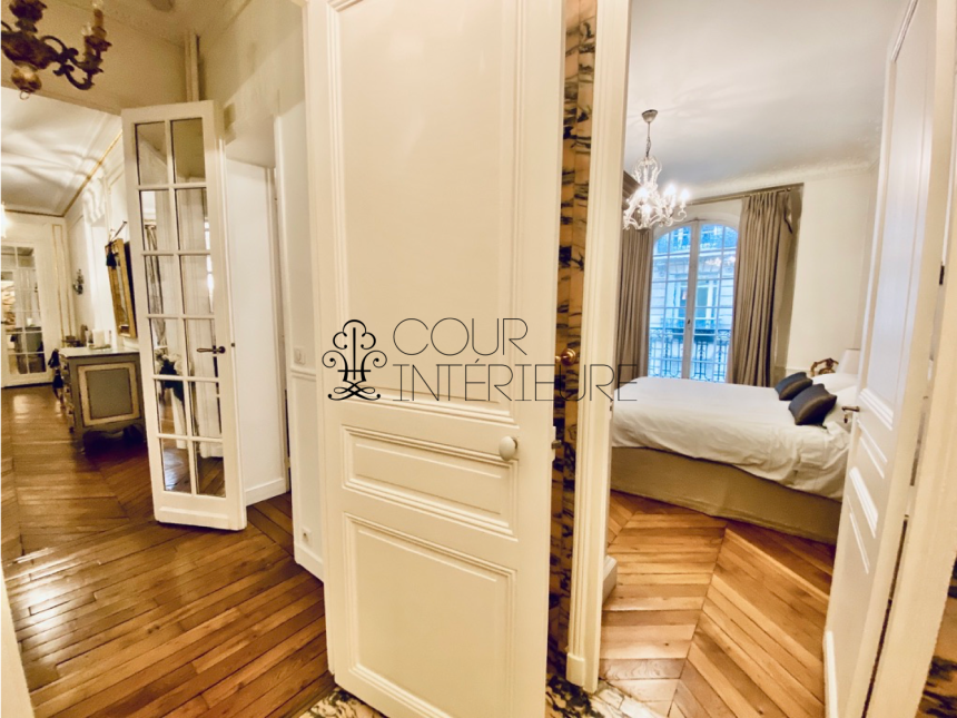 MEUBLÉ – 6/7 Pièces – Paris 17ème – Rue Pierre Demours – 210 m2 – 1er étage avec ascenseur – Loyer charges comprises : 5.900 euros (chauffage central)