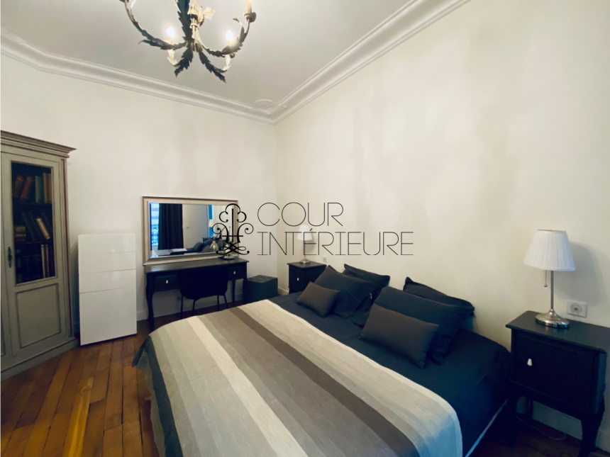 MEUBLÉ – 6/7 Pièces – Paris 17ème – Rue Pierre Demours – 210 m2 – 1er étage avec ascenseur – Loyer charges comprises : 5.900 euros (chauffage central)