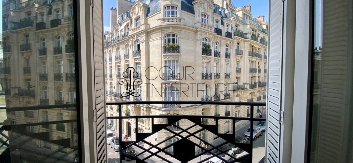 MEUBLÉ – 5 chambres – Paris 16ème – 220 m2 – Rue Cortambert – 3ème étage avec ascenseur – Loyer charges comprises : 9.500 euros (chauffage collectif)