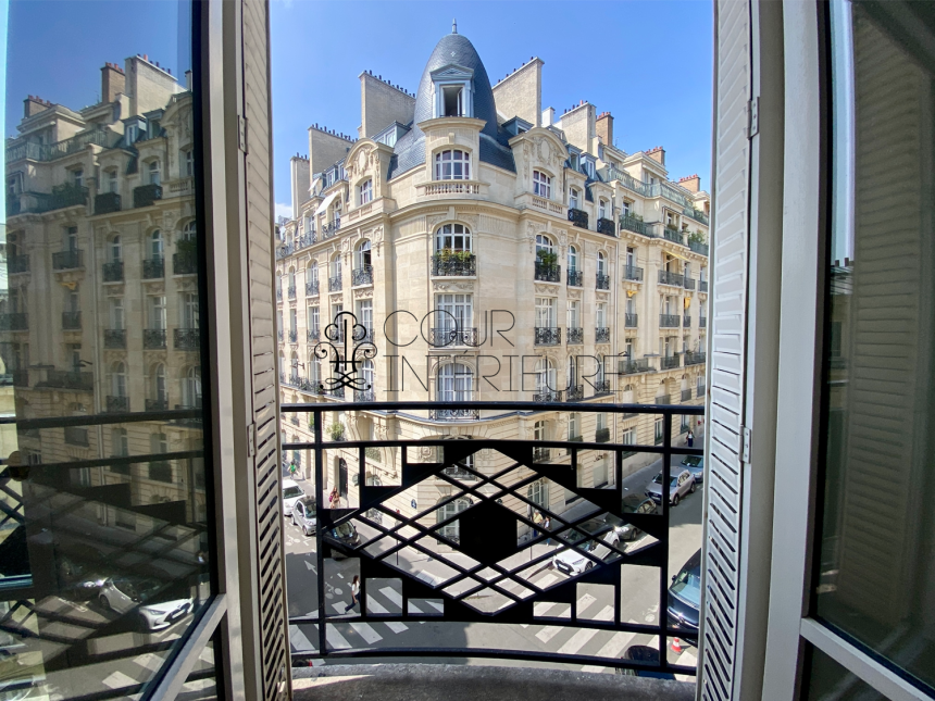 MEUBLÉ – 5 chambres – Paris 16ème – 220 m2 – Rue Cortambert – 3ème étage avec ascenseur – Loyer charges comprises : 10.100 euros (chauffage collectif)