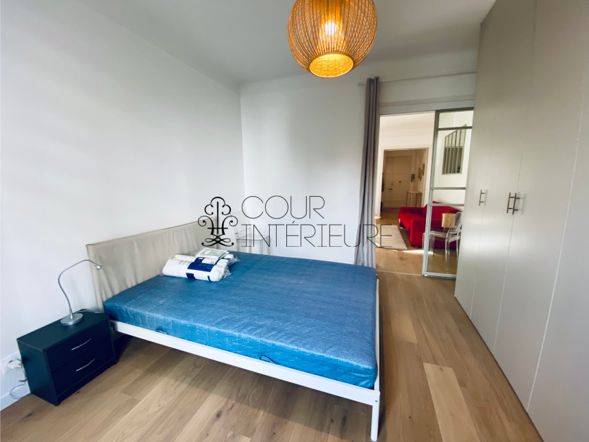 MEUBLÉ – 3 chambres – Paris 15ème – Rue Sarasate – 86,5 m2 + Balcon – 3ème étage avec ascenseur – Loyer charges comprises : 3.106 euros (chauffage collectif)