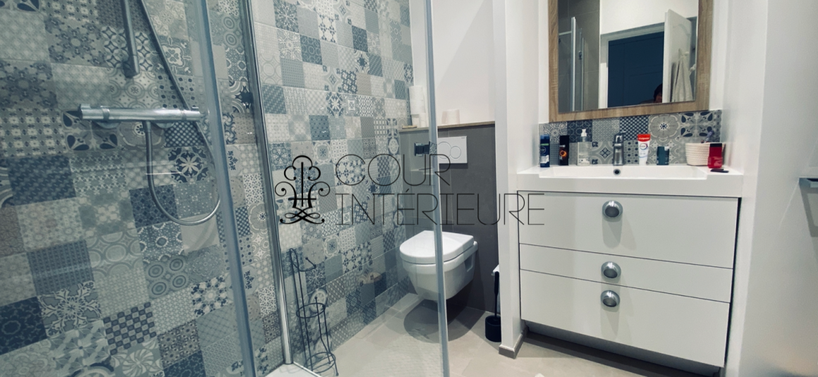 MEUBLÉ – 5 chambres – Paris 16ème – 220 m2 – Rue Cortambert – 3ème étage avec ascenseur – Loyer charges comprises : 9.500 euros (chauffage collectif)