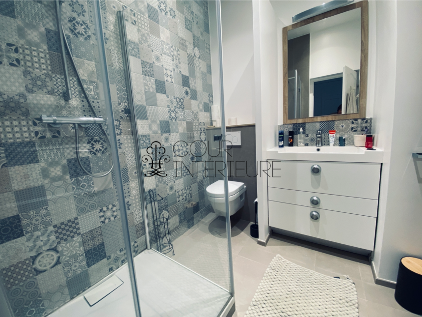 MEUBLÉ – 5 chambres – Paris 16ème – 220 m2 – Rue Cortambert – 3ème étage avec ascenseur – Loyer charges comprises : 10.100 euros (chauffage collectif)