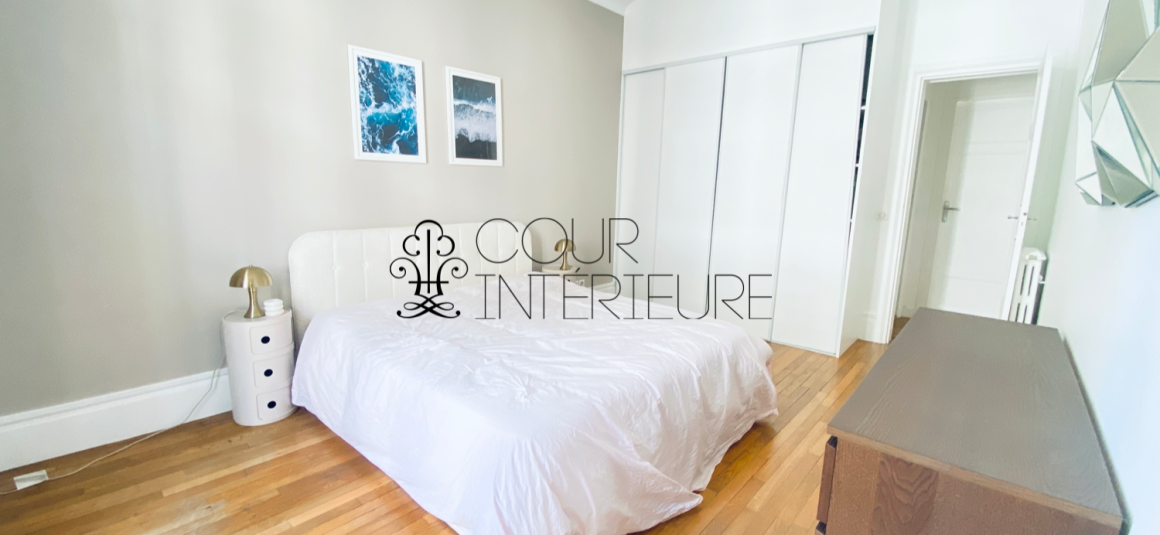MEUBLÉ – 5 chambres – Paris 16ème – 220 m2 – Rue Cortambert – 3ème étage avec ascenseur – Loyer charges comprises : 9.500 euros (chauffage collectif)