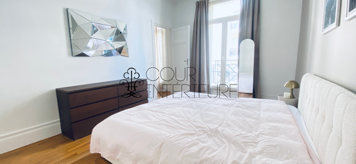 MEUBLÉ – 5 chambres – Paris 16ème – 220 m2 – Rue Cortambert – 3ème étage avec ascenseur – Loyer charges comprises : 9.500 euros (chauffage collectif)