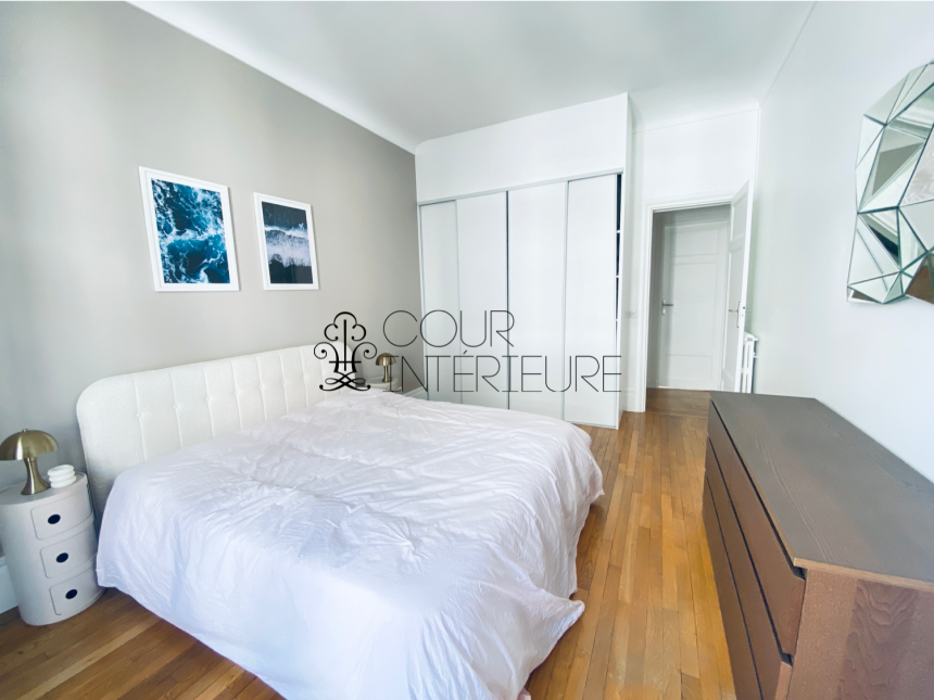 MEUBLÉ – 5 chambres – Paris 16ème – 220 m2 – Rue Cortambert – 3ème étage avec ascenseur – Loyer charges comprises : 10.100 euros (chauffage collectif)