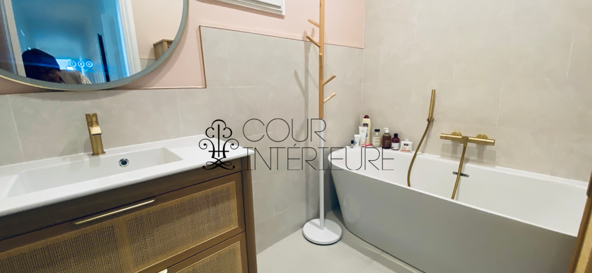 MEUBLÉ – 5 chambres – Paris 16ème – 220 m2 – Rue Cortambert – 3ème étage avec ascenseur – Loyer charges comprises : 9.500 euros (chauffage collectif)