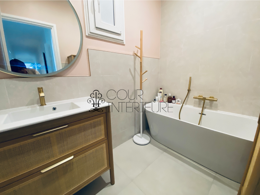 MEUBLÉ – 5 chambres – Paris 16ème – 220 m2 – Rue Cortambert – 3ème étage avec ascenseur – Loyer charges comprises : 10.100 euros (chauffage collectif)