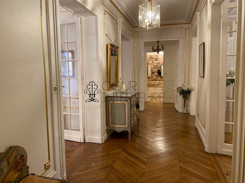 MEUBLÉ – 6/7 Pièces – Paris 17ème – Rue Pierre Demours – 210 m2 – 1er étage avec ascenseur – Loyer charges comprises : 5.900 euros (chauffage central)