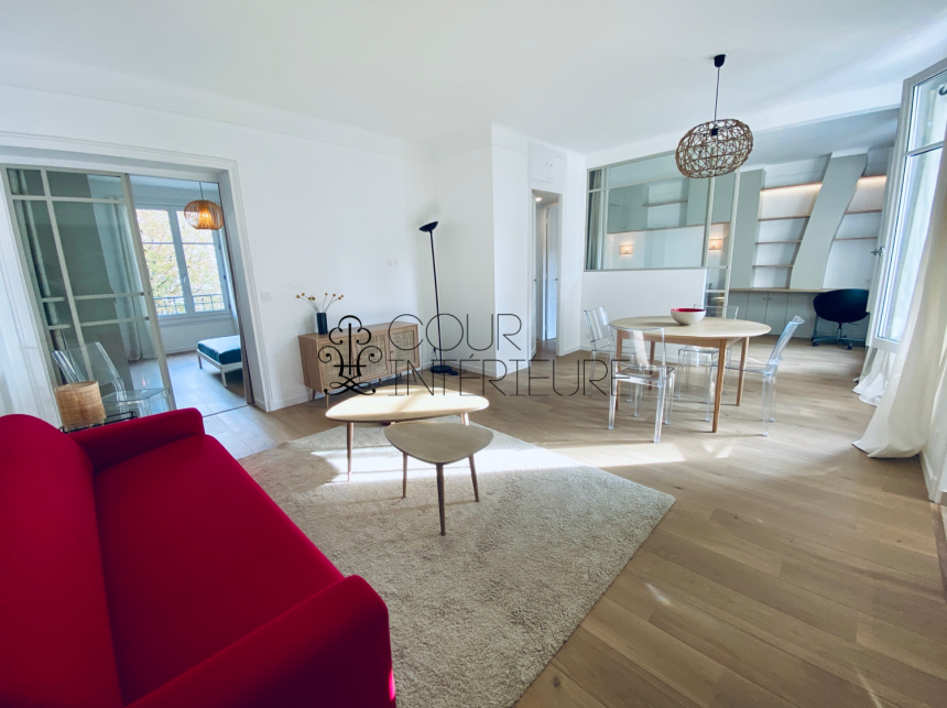 MEUBLÉ – 3 chambres – Paris 15ème – Rue Sarasate – 86,5 m2 + Balcon – 3ème étage avec ascenseur – Loyer charges comprises : 3.106 euros (chauffage collectif)
