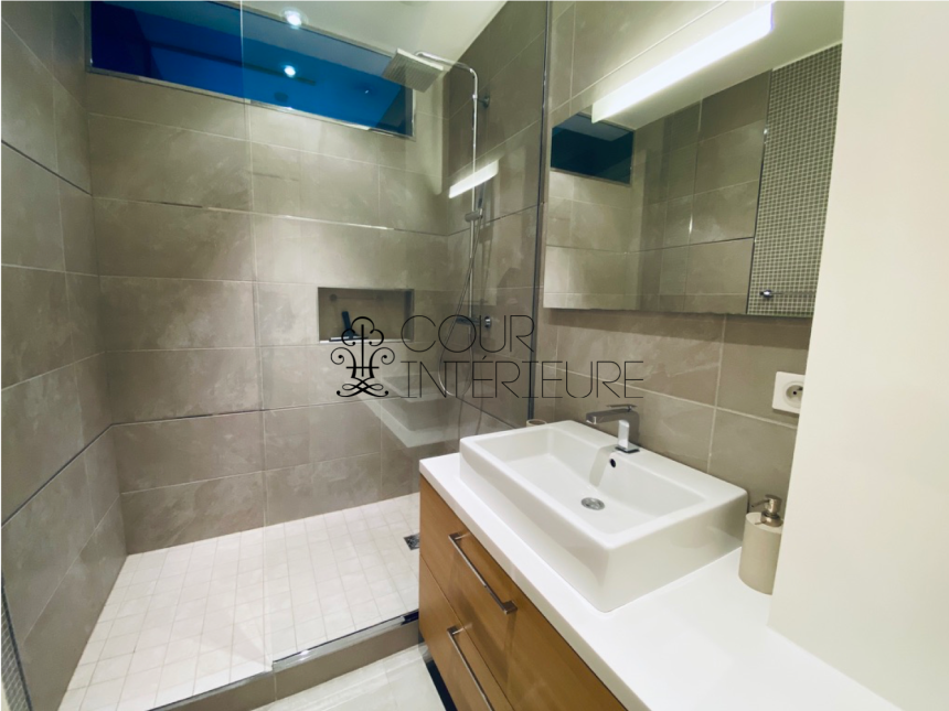 MEUBLÉ – 6/7 Pièces – Paris 17ème – Rue Pierre Demours – 210 m2 – 1er étage avec ascenseur – Loyer charges comprises : 5.900 euros (chauffage central)
