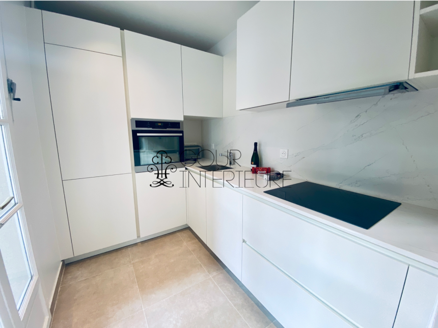 MEUBLÉ – 3 chambres – Paris 15ème – Rue Sarasate – 86,5 m2 + Balcon – 3ème étage avec ascenseur – Loyer charges comprises : 3.106 euros (chauffage collectif)