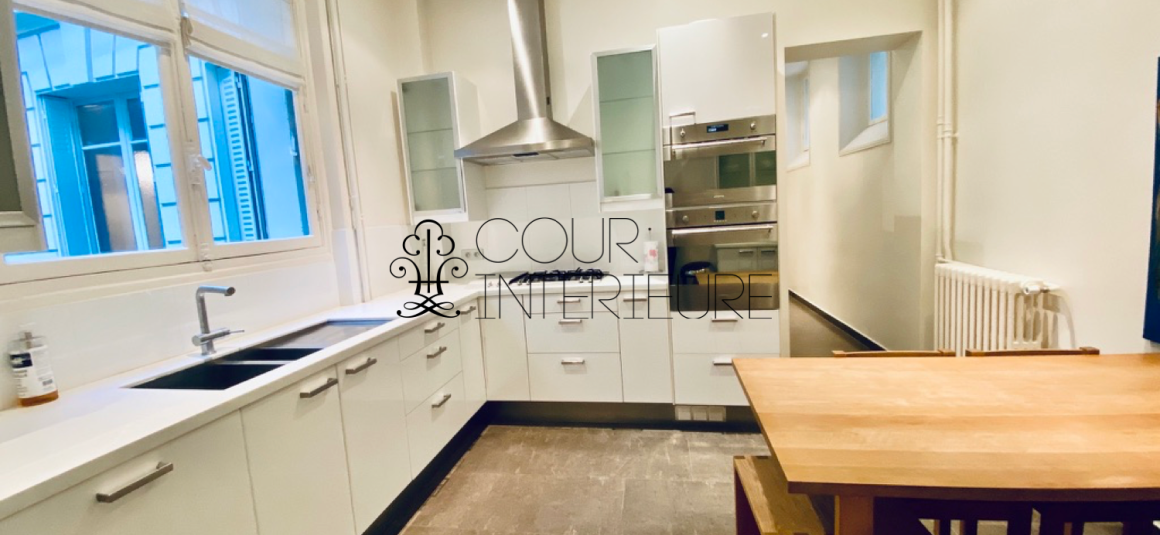 MEUBLÉ – 6/7 Pièces – Paris 17ème – Rue Pierre Demours – 210 m2 – 1er étage avec ascenseur – Loyer charges comprises : 5.900 euros (chauffage central)