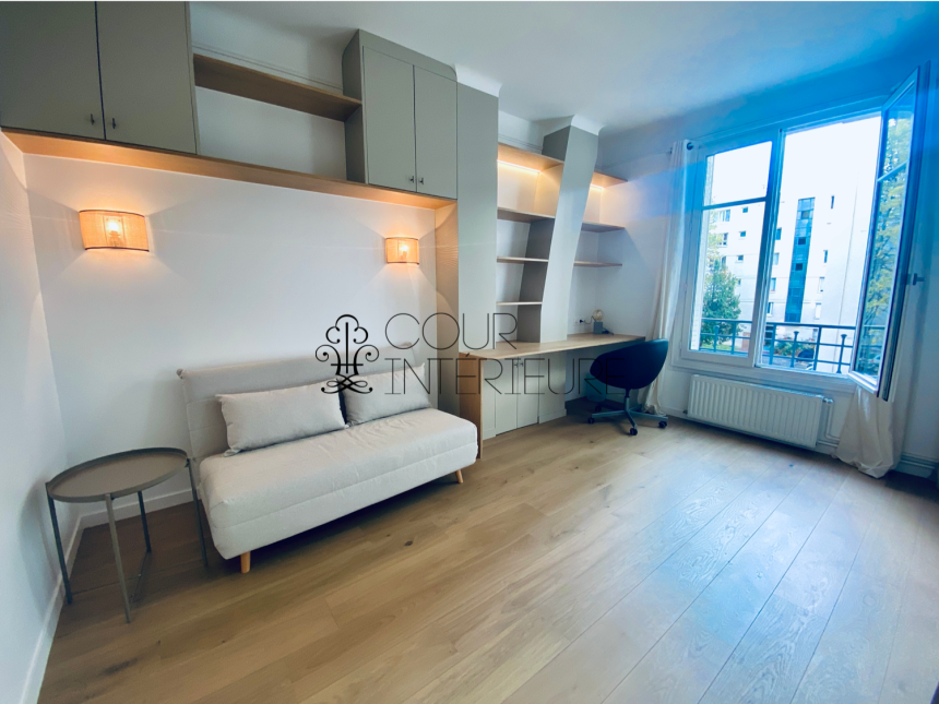 MEUBLÉ – 3 chambres – Paris 15ème – Rue Sarasate – 86,5 m2 + Balcon – 3ème étage avec ascenseur – Loyer charges comprises : 3.106 euros (chauffage collectif)