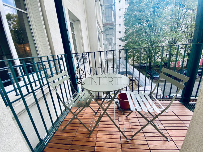 MEUBLÉ – 3 chambres – Paris 15ème – Rue Sarasate – 86,5 m2 + Balcon – 3ème étage avec ascenseur – Loyer charges comprises : 3.106 euros (chauffage collectif)