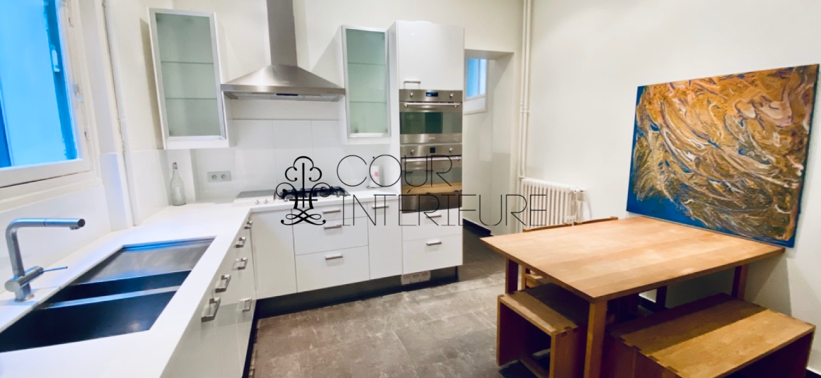 MEUBLÉ – 6/7 Pièces – Paris 17ème – Rue Pierre Demours – 210 m2 – 1er étage avec ascenseur – Loyer charges comprises : 5.900 euros (chauffage central)