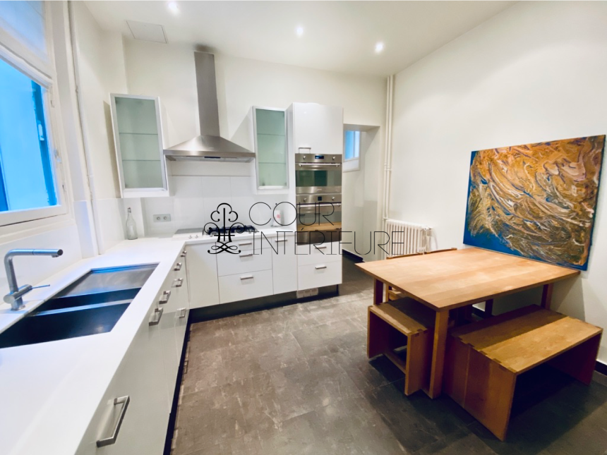 MEUBLÉ – 6/7 Pièces – Paris 17ème – Rue Pierre Demours – 210 m2 – 1er étage avec ascenseur – Loyer charges comprises : 5.900 euros (chauffage central)
