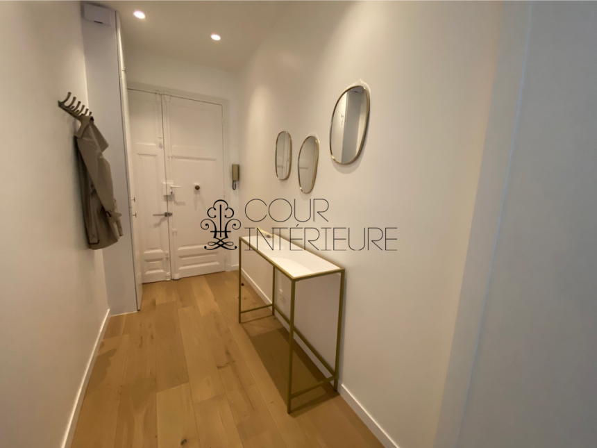MEUBLÉ – 3 chambres – Paris 15ème – Rue Sarasate – 86,5 m2 + Balcon – 3ème étage avec ascenseur – Loyer charges comprises : 3.106 euros (chauffage collectif)