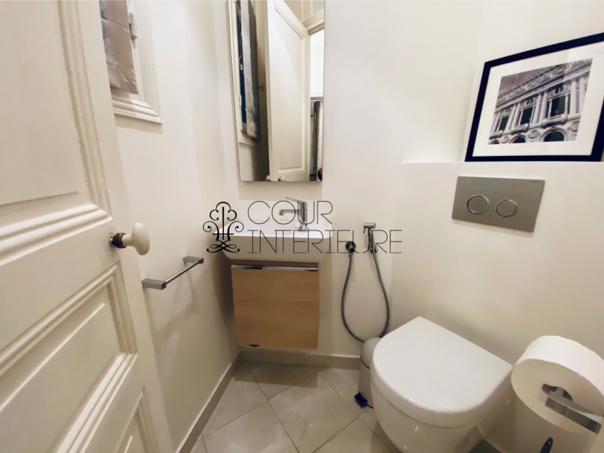 MEUBLÉ – 6/7 Pièces – Paris 17ème – Rue Pierre Demours – 210 m2 – 1er étage avec ascenseur – Loyer charges comprises : 5.900 euros (chauffage central)