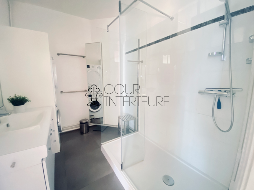 MEUBLÉ – 2 chambres + 1 bureau – Paris 17ème – 106 m2 + balcon 3 m2  – Villiers – Levis -7eme et dernier étage avec grand balcon / terrasse  – Loyer charges comprises  : 3.890 euros