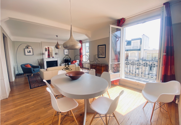 MEUBLÉ – 2 chambres + 1 bureau – Paris 17ème – 107 m2 – Villiers – Levis -7eme et dernier étage avec grand balcon / terrasse  – Loyer charges comprises  : 3.890 euros