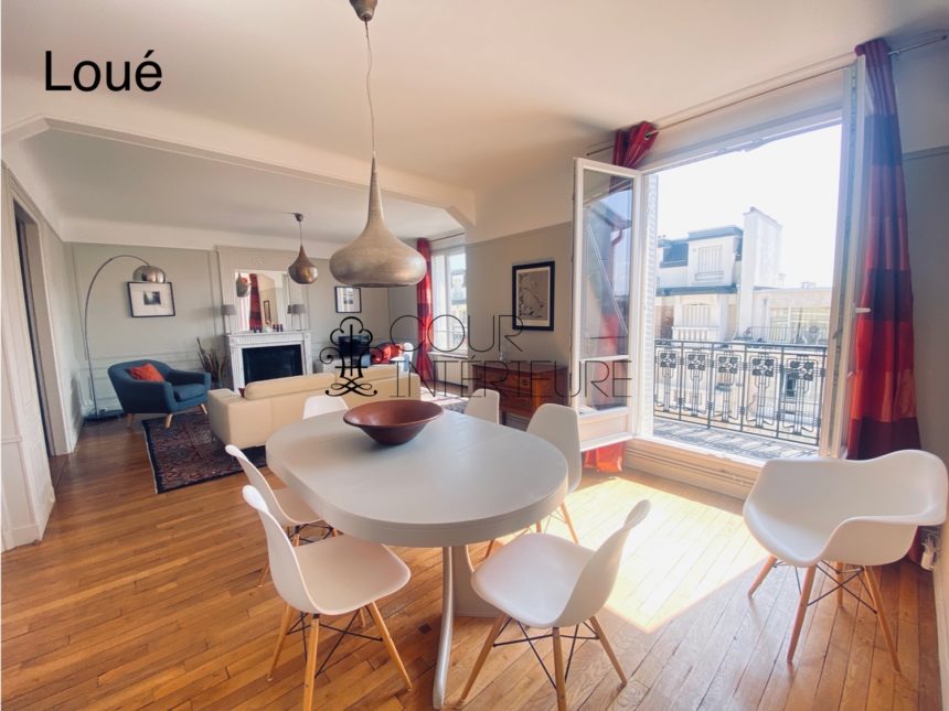 MEUBLÉ – 2 chambres + 1 bureau – Paris 17ème – 106 m2 + balcon 3 m2 – Villiers – Levis -7eme et dernier étage avec grand balcon / terrasse – Loyer charges comprises : 3.890 euros MEUBLÉ – 2 chambres + 1 bureau – Paris 17ème – 106 m2 + balcon 3 m2 – Villiers – Levis -7eme et dernier étage avec grand balcon / terrasse – Loyer charges comprises : 3.890 euros