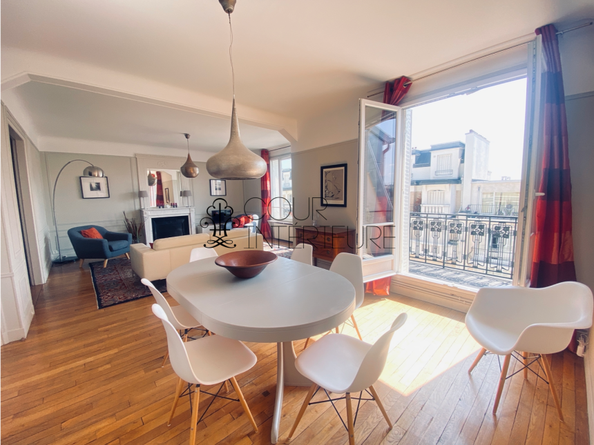 MEUBLÉ – 2 chambres + 1 bureau – Paris 17ème – 106 m2 + balcon 3 m2  – Villiers – Levis -7eme et dernier étage avec grand balcon / terrasse  – Loyer charges comprises  : 3.890 euros