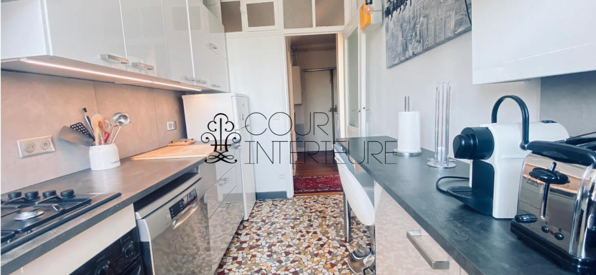 MEUBLÉ – 2 chambres + 1 bureau – Paris 17ème – 106 m2 + balcon 3 m2  – Villiers – Levis -7eme et dernier étage avec grand balcon / terrasse  – Loyer charges comprises  : 3.890 euros