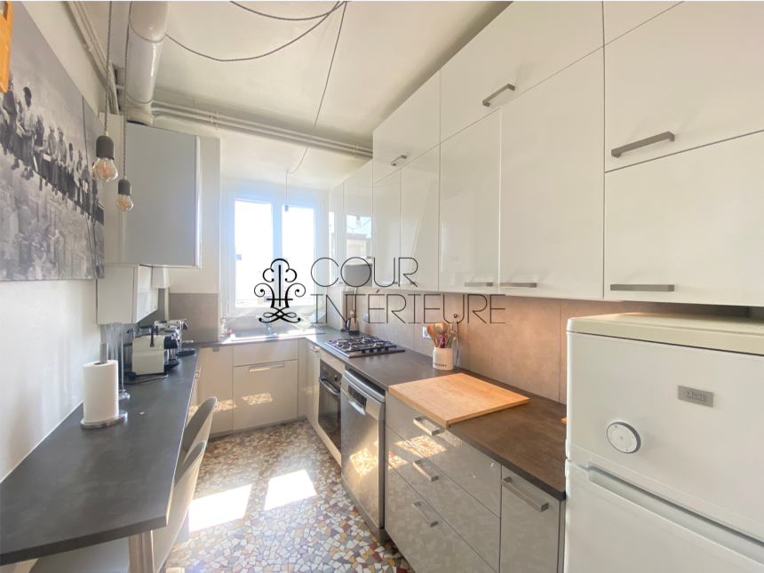 MEUBLÉ – 2 chambres + 1 bureau – Paris 17ème – 106 m2 + balcon 3 m2  – Villiers – Levis -7eme et dernier étage avec grand balcon / terrasse  – Loyer charges comprises  : 3.890 euros